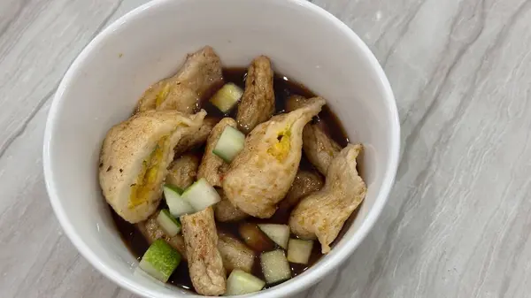 Palembang 'tan geleneksel yemek, yani pempek.