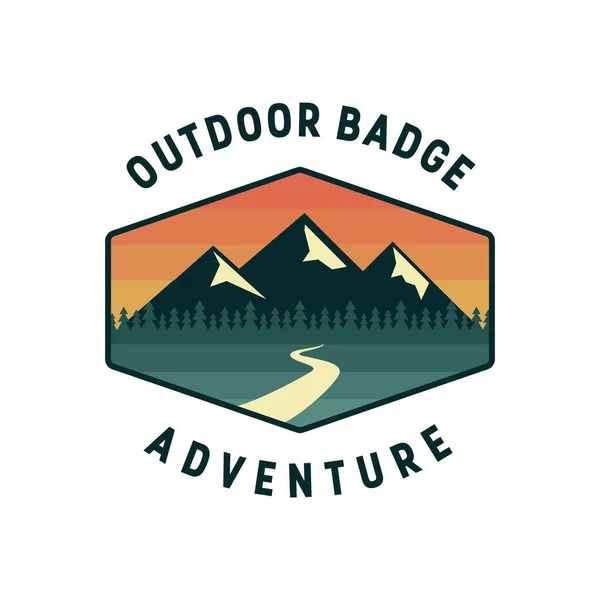 Abenteuer Outdoor Abzeichen Logo Retro Stil Vektor Illustration — Stockvektor