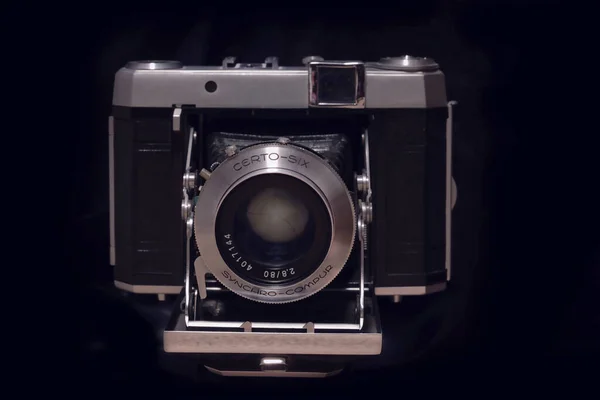 Oude Camera Met Een Lens — Stockfoto