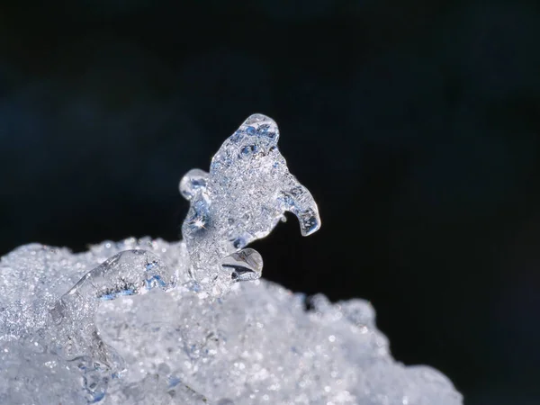 Кристали Льоду Чорному Тлі — стокове фото