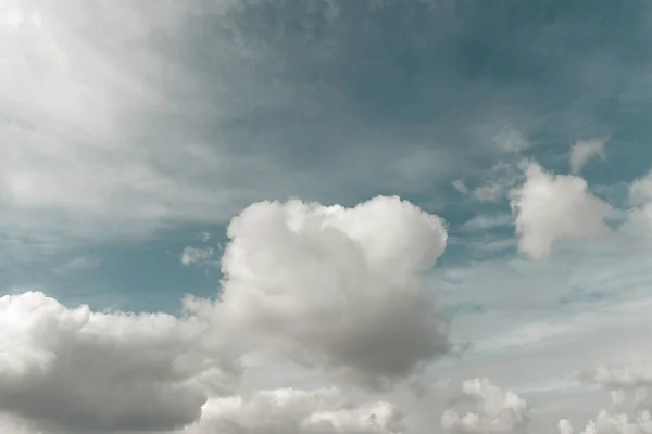 空に浮かぶ美しい雲 — ストック写真