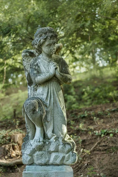 Каменная Статуя Молодой Женщины Парке — стоковое фото