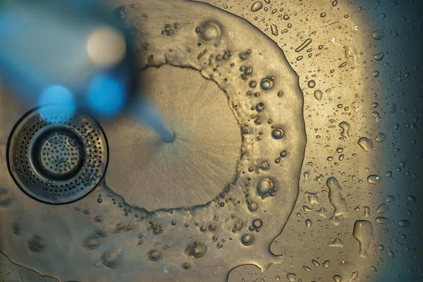 Zbliżenie Mikroskopu Płynąca Woda Bardzo Dobra — Zdjęcie stockowe