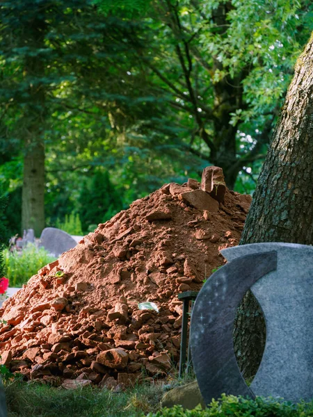 Лесное Кладбище Деревьями Раскопки Захоронения — стоковое фото