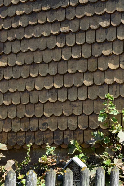Dom Muru Pruskiego Pokryty Gontem Drewnianym — Zdjęcie stockowe