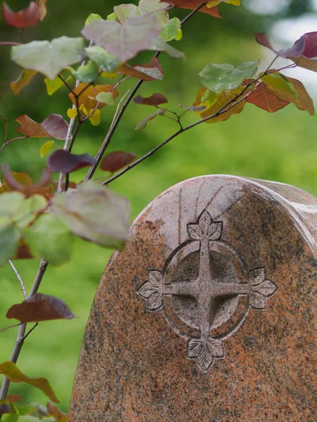 Красивая Каменная Резьба Надгробии — стоковое фото