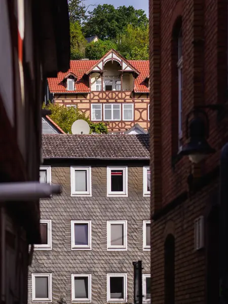 낮에는 화창하고 오래된 마르부르크의 발코니 — 스톡 사진