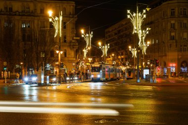 Gece hayatı, Budapeşte 'de tramvayı olan şehir manzarası