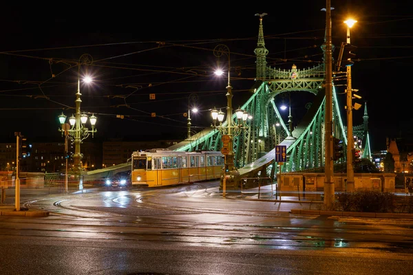 Ночная Жизнь Городской Пейзаж Мостом Будапеште — стоковое фото