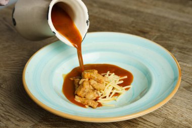 Yayın balıklı Macar balık çorbası