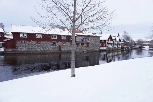 美丽的风景 湖和雪在村里 — 图库照片