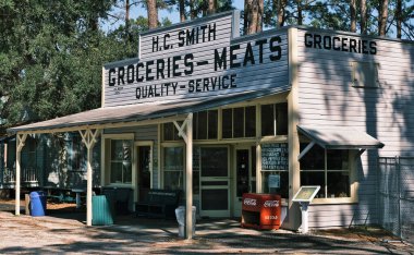 Heritage Village Vintage mağazasının dış görünüşü gün ışığında