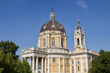TURIN, ITALY - SEP 14, 2019: Superga 'nın yakın çekimi, aslında Basilica della Nativita di Maria Vergine, İtalya' da Torino yakınlarındaki önemli bir hac kilisesidir..