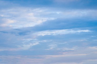 Mavi Gökteki Yumuşak Bulutlar Sakin Atmosfer Üzerinde