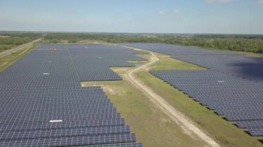 Hava görünümünde güneş panelleri