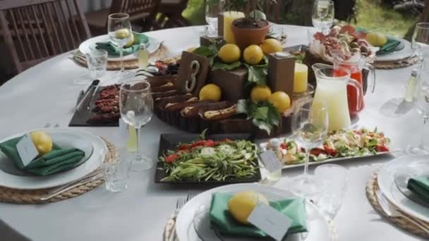 Садовий Стіл Лимонами Травами Налаштування Весільного Столу — стокове відео