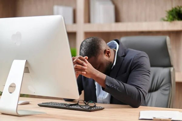 Stressful Job Stressed African Businessman Worckplace Touching Head Having Problem — Stock Photo, Image