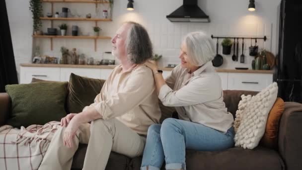 Sağlık Vücut Kasları Yaşlı Çiftler Beyaz Tenliler Olgun Emekli Koca — Stok video