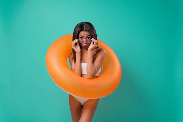 Funny Young African American American Woman Swimsuit Looking Camera Surprise — Stock Photo, Image