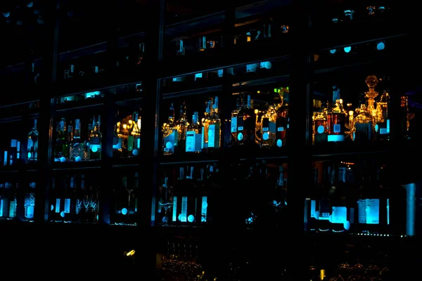 Bar Com Álcool Vista Lateral Clube Suave Borrão — Fotografia de Stock