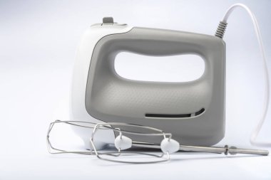 Karıştırıcı beyaz arkaplanda izole edildi