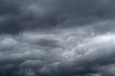 Kasırga veya kasırgadan önce bulutlu bir gökyüzü