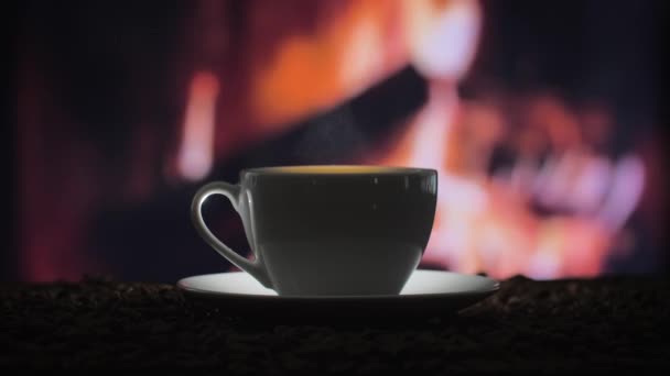 Kahve Fincanı Doğal Buharda Pişmiş Kahve Fincanı Kahve Çekirdeklerinin Içinde — Stok video