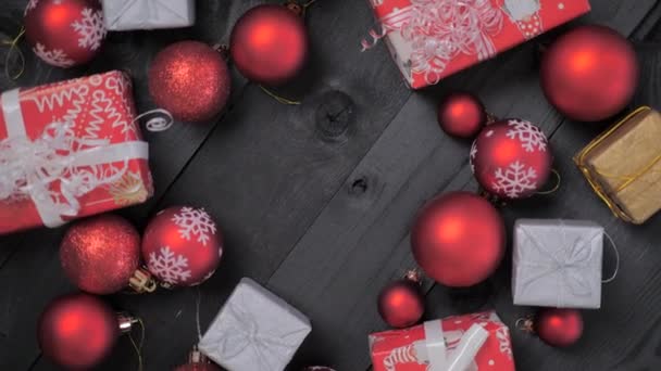 Weihnachten Hintergrund 360 Grad Drehung Weihnachtsgeschenke Weihnachtskugeln Die Sich Auf — Stockvideo