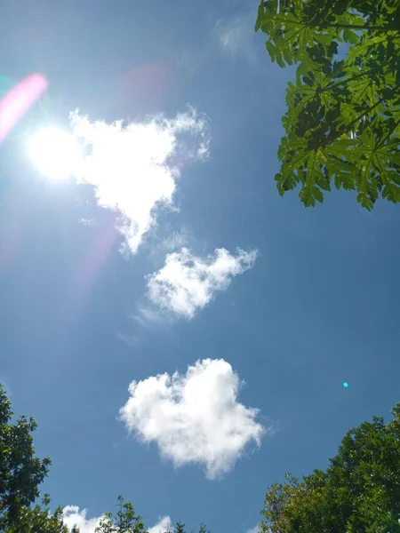 Красиве Небо Хмарами Блакитним Небом — стокове фото