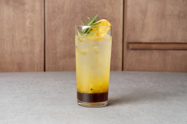 Beyaz kokulu Ade Kore usulü yemek.