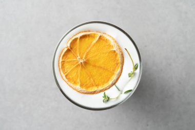 Kore tarzı yiyecek yapraklı kahve çayı.