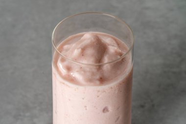 Yabanmersinli yoğurt, smoothie, çilekli, mangolu, milkshake, mangolu dondurma, çilekli dondurma