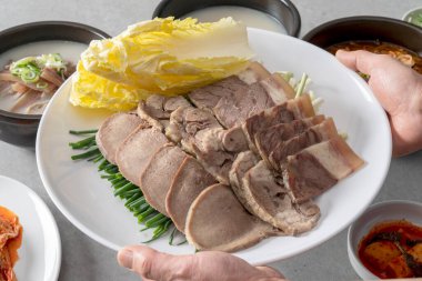 Kore yemeği, sığır kafası gukbap, haşlanmış domuz eti, sığır eti, yukgyejang, meze