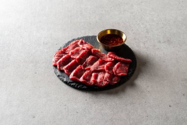 Kore yemeği Seolleongtang, gomtang, kızarmış Kore sığır güveci, deniz ürünleri jjamppongtang, çiğ biftek, et sashimi