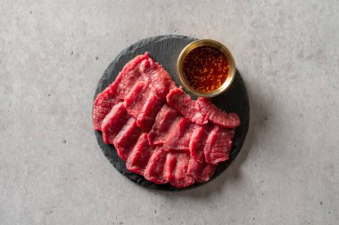 Kore yemeği Seolleongtang, gomtang, kızarmış Kore sığır güveci, deniz ürünleri jjamppongtang, çiğ biftek, et sashimi