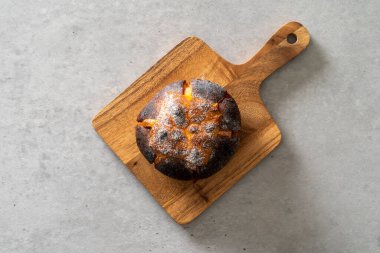 Sarımsak, krem peynir, baget, soğan, peynir, yabanmersini reçeli, çörek, çilek reçeli, mısır çöreği, çörek.