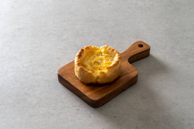 Sarımsak, krem peynir, baget, soğan, peynir, yabanmersini reçeli, çörek, çilek reçeli, mısır çöreği, çörek.