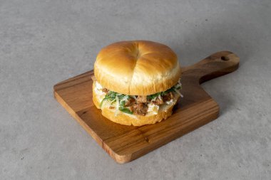 Kar tanesi sütü, pasta, çikolata ağacı, kısa kaburga köftesi, burger, hamur köftesi, salsa burger, kimchi mayonezli burger.