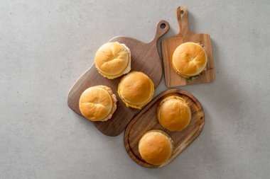 Hamburger, burger, bulut ekmeği, ekmek, çörek, pasta,