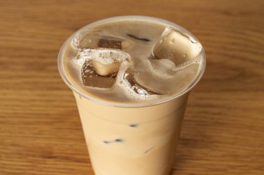 Vanilyalı latte, vanilyalı krema, Americano, kahve, sütlü çay, buzlu çay, çilekli latte.