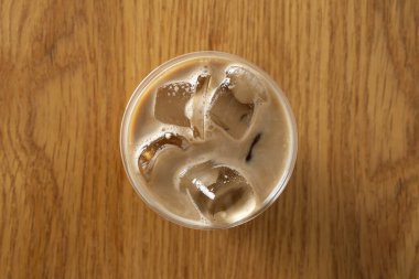 Vanilyalı latte, vanilyalı krema, Americano, kahve, sütlü çay, buzlu çay, çilekli latte.