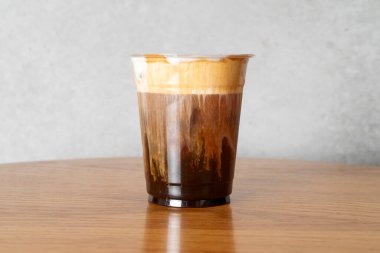 Vanilyalı latte, vanilyalı krema, Americano, kahve, sütlü çay, buzlu çay, çilekli latte.