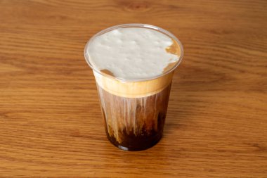 Vanilyalı latte, vanilyalı krema, Americano, kahve, sütlü çay, buzlu çay, çilekli latte.