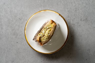 Sandviç, pastırma, tavuk göğsü, yumurta, yumurta, ton balığı, baharatlı İtalyan.