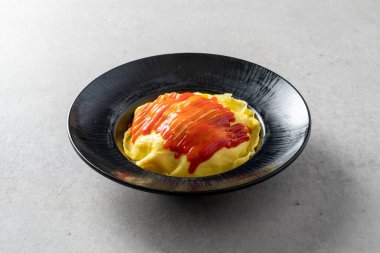 Rabokki Tteokbokki Soft Tofu Stew Jeyuk Rice Bowl Jjolmyeon Domuz Pirzolası Omurice Rabokki tteokbokki, yumuşak tofu güveci, domuz eti, jjjjolmyeon, domuz pirzolası, omurice Tuna gimbap. Gimbap Kore yemeği.