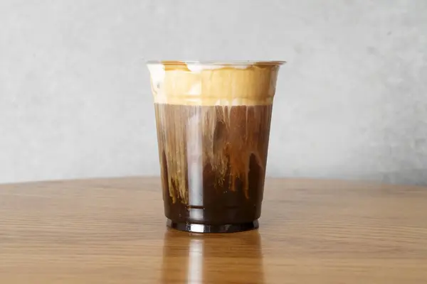 Vanilyalı latte, vanilyalı krema, Americano, kahve, sütlü çay, buzlu çay, çilekli latte.