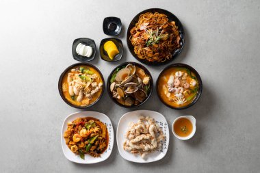 Palbochae Tangsuyuk Samseon Tepsisi Kara Fasulye Eriştesi Kara Fasulye Eriştesi Midye Jlam Jjamppong Çin Mutfağı