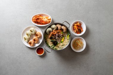 Kalguksu Dumpling Deniz Ürünleri Dumpling Hot Pot Kore eriştesi