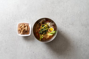 Kore yemeği, biftek, domates spagetti, havyar, sarımsaklı kremalı makarna, fesleğenli spagetti.