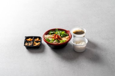 Kore yemeği, biftek, domates spagetti, havyar, sarımsaklı kremalı makarna, fesleğenli spagetti.